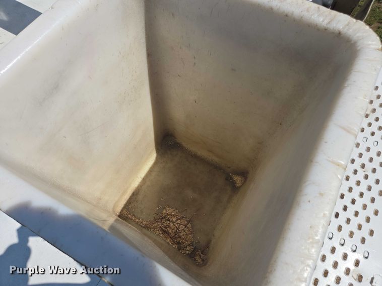 image for item DE2194 2006 GMC C7500 forestry bucket truck