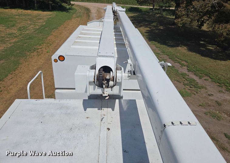 image for item DE2194 2006 GMC C7500 forestry bucket truck