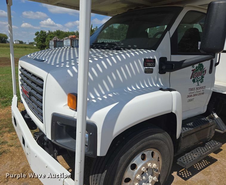 image for item DE2194 2006 GMC C7500 forestry bucket truck