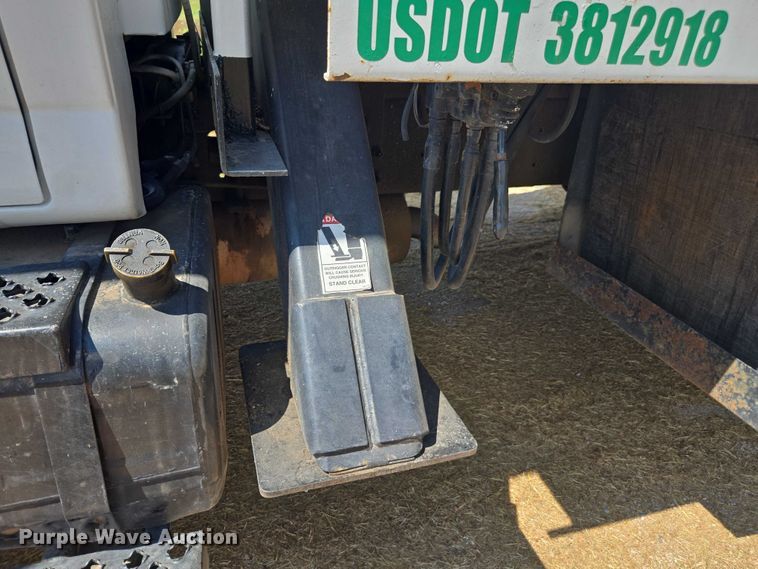 image for item DE2194 2006 GMC C7500 forestry bucket truck