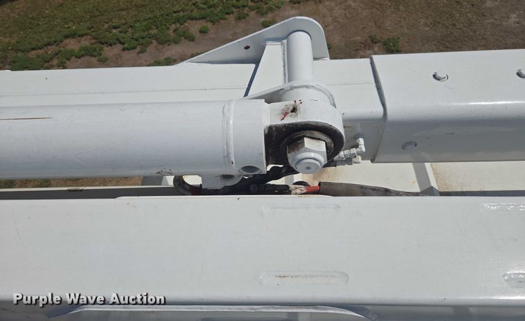 image for item DE2194 2006 GMC C7500 forestry bucket truck