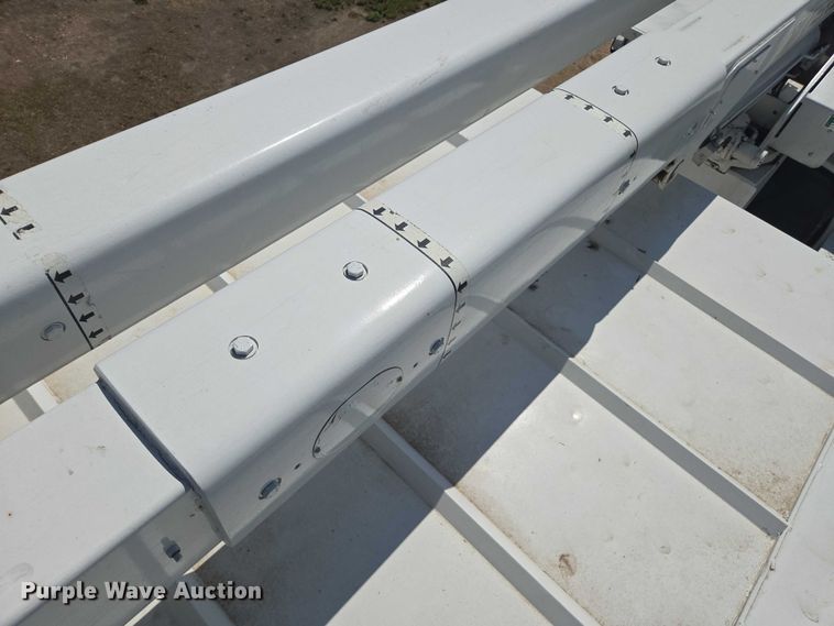 image for item DE2194 2006 GMC C7500 forestry bucket truck