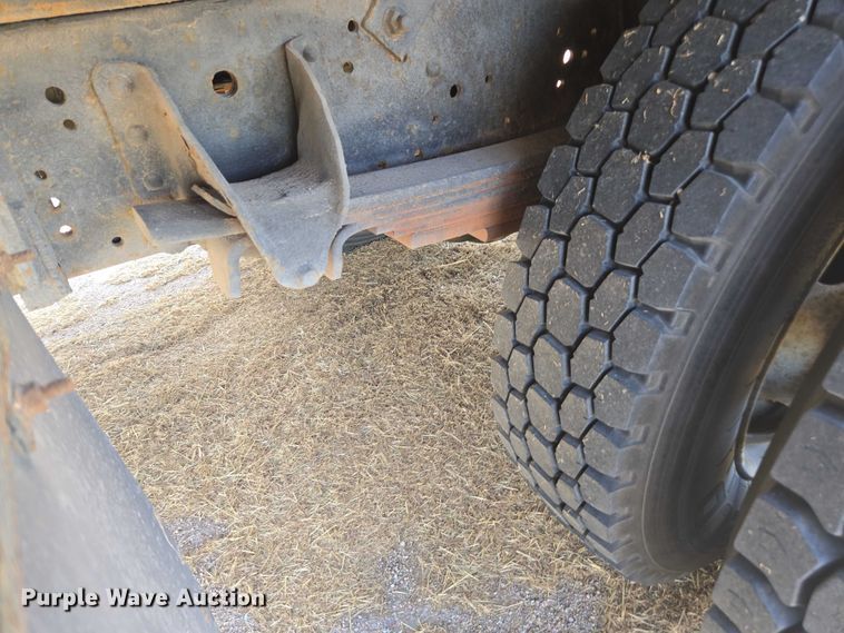 image for item DE2194 2006 GMC C7500 forestry bucket truck