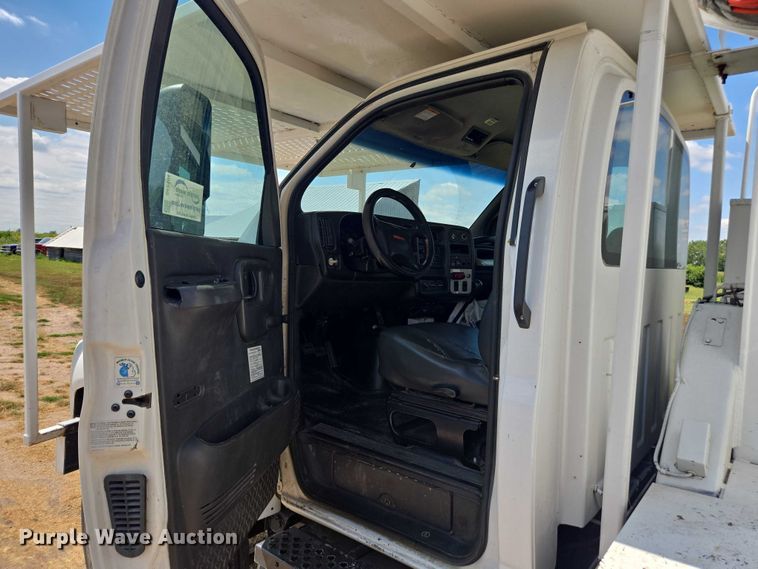 image for item DE2194 2006 GMC C7500 forestry bucket truck