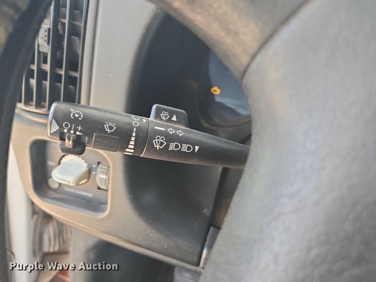 image for item DE2194 2006 GMC C7500 forestry bucket truck