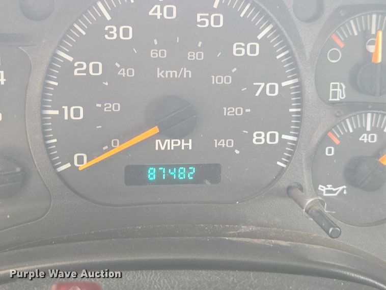 image for item DE2194 2006 GMC C7500 forestry bucket truck