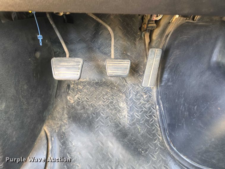 image for item DE2194 2006 GMC C7500 forestry bucket truck