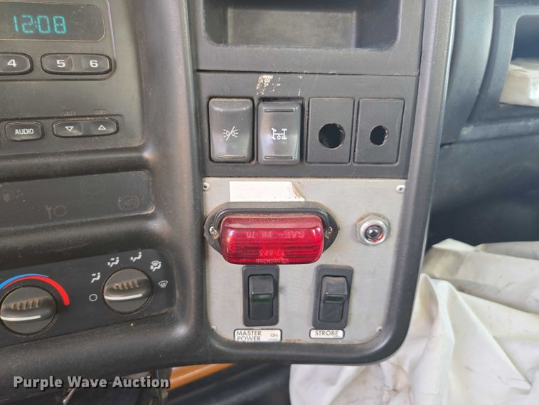 image for item DE2194 2006 GMC C7500 forestry bucket truck