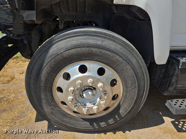 image for item DE2194 2006 GMC C7500 forestry bucket truck