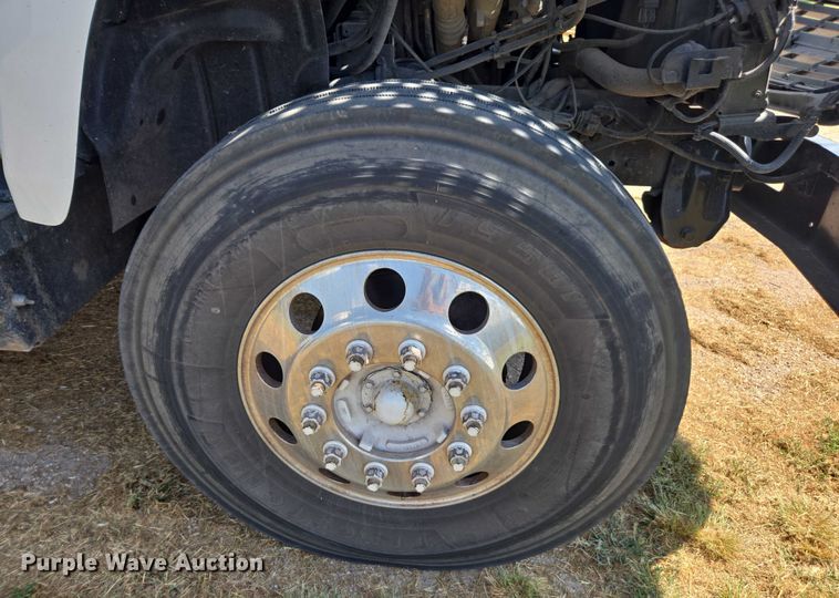 image for item DE2194 2006 GMC C7500 forestry bucket truck