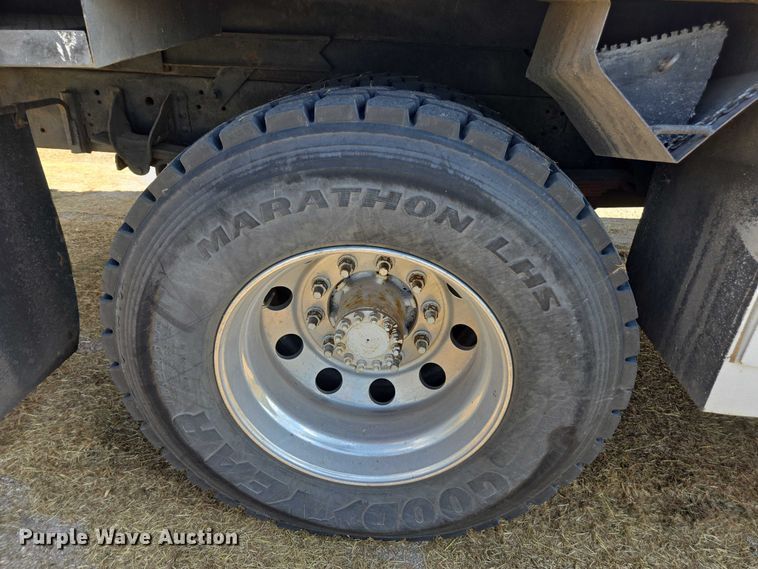 image for item DE2194 2006 GMC C7500 forestry bucket truck