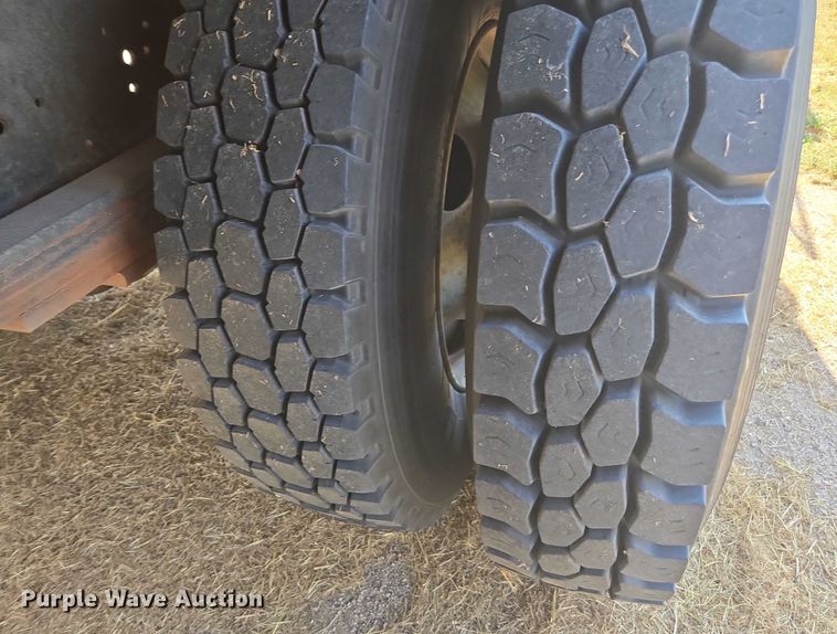 image for item DE2194 2006 GMC C7500 forestry bucket truck