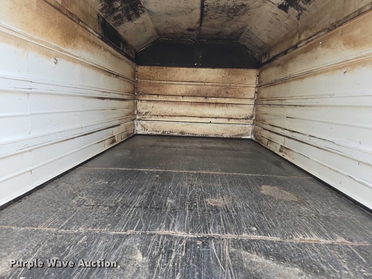 image for item DE2195 2006 International 4300 chipper truck