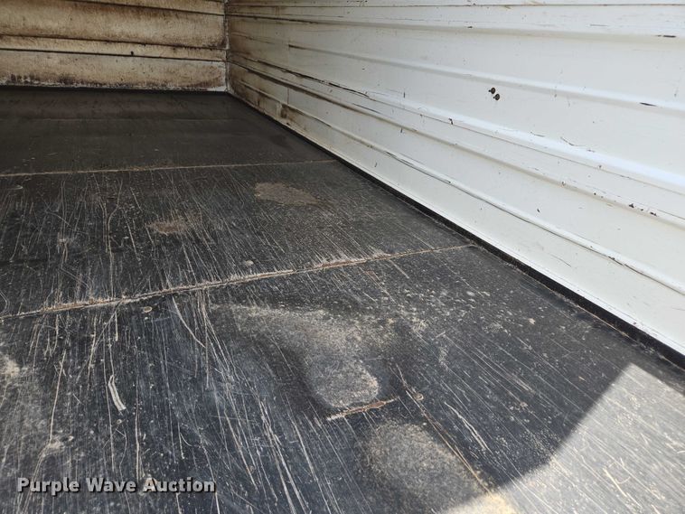 image for item DE2195 2006 International 4300 chipper truck