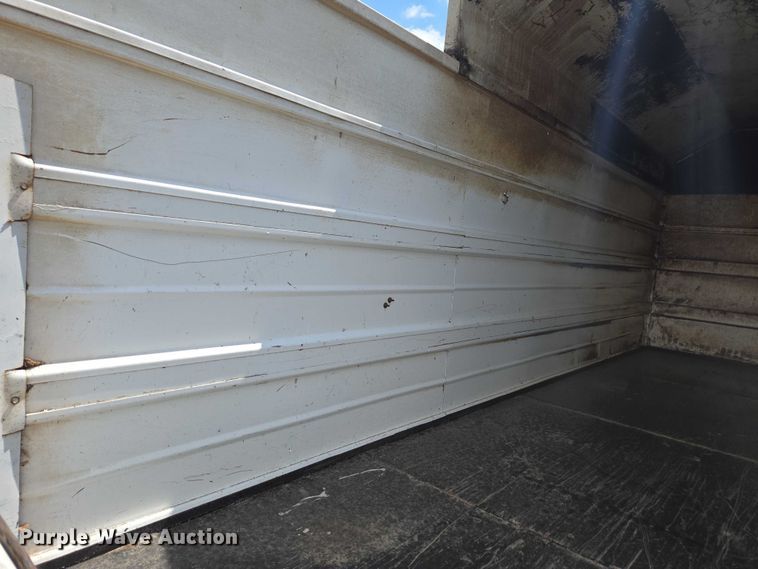 image for item DE2195 2006 International 4300 chipper truck