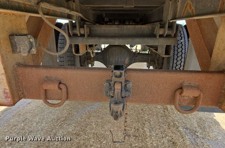 image for item DE2195 2006 International 4300 chipper truck