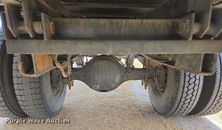 image for item DE2195 2006 International 4300 chipper truck