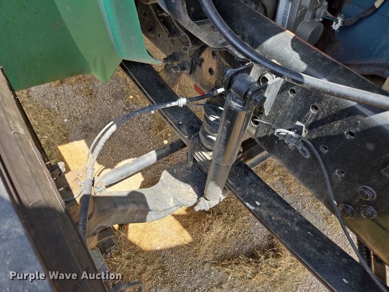 image for item DE2195 2006 International 4300 chipper truck