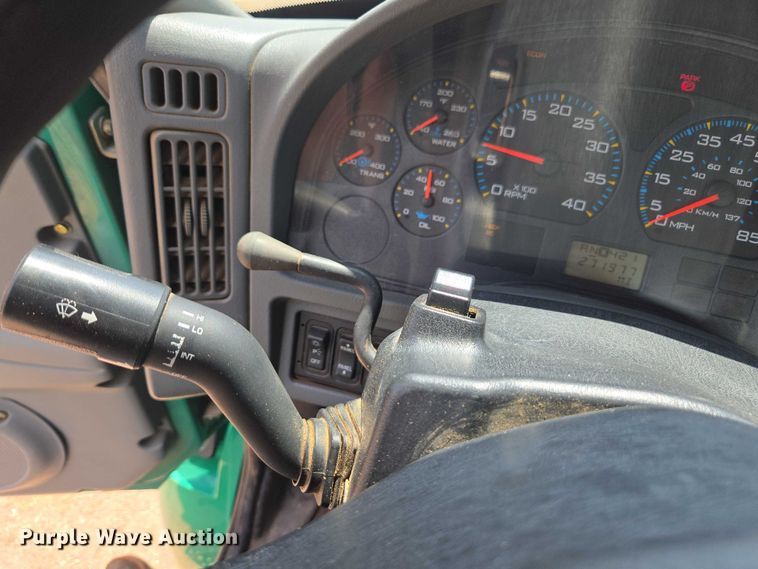 image for item DE2195 2006 International 4300 chipper truck