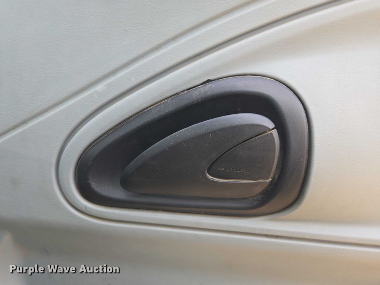 image for item DE2195 2006 International 4300 chipper truck