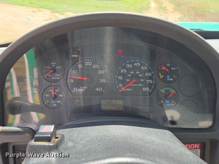 image for item DE2195 2006 International 4300 chipper truck