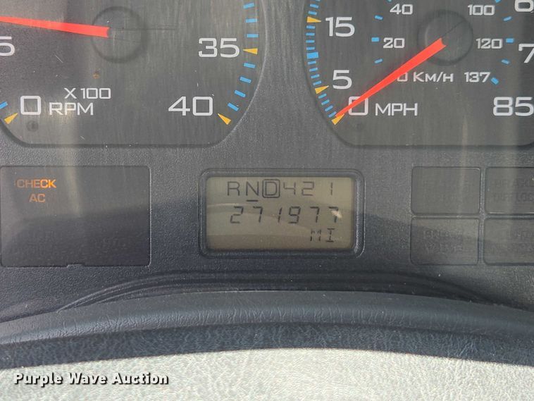 image for item DE2195 2006 International 4300 chipper truck