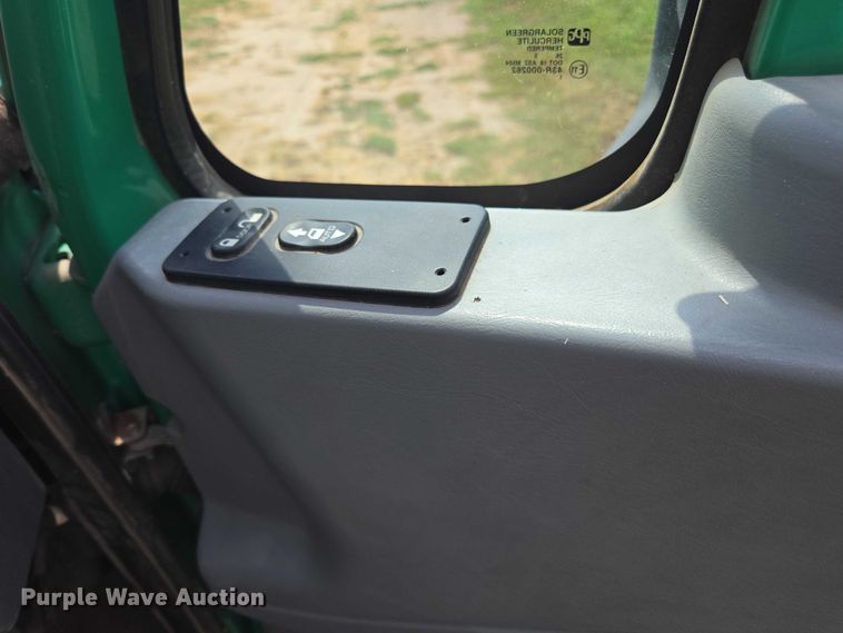 image for item DE2195 2006 International 4300 chipper truck