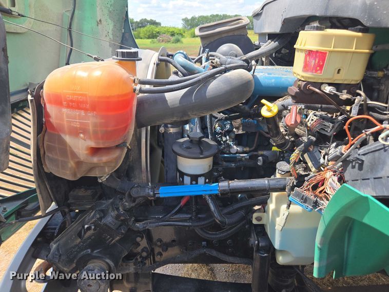 image for item DE2195 2006 International 4300 chipper truck