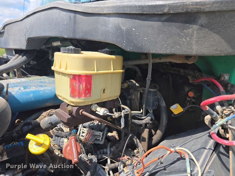 image for item DE2195 2006 International 4300 chipper truck