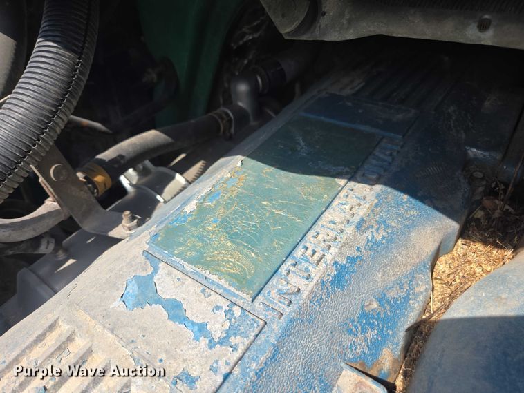 image for item DE2195 2006 International 4300 chipper truck