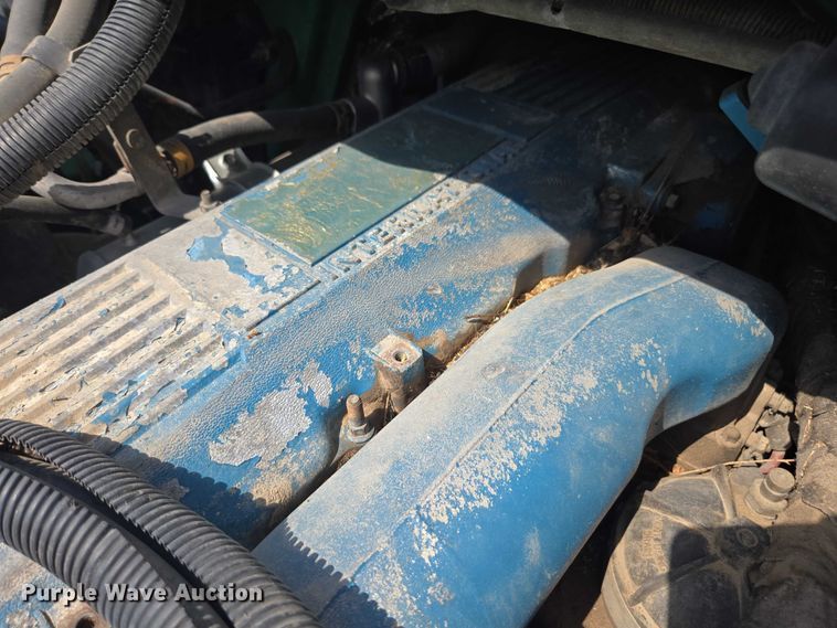 image for item DE2195 2006 International 4300 chipper truck