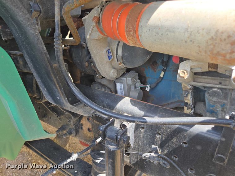 image for item DE2195 2006 International 4300 chipper truck