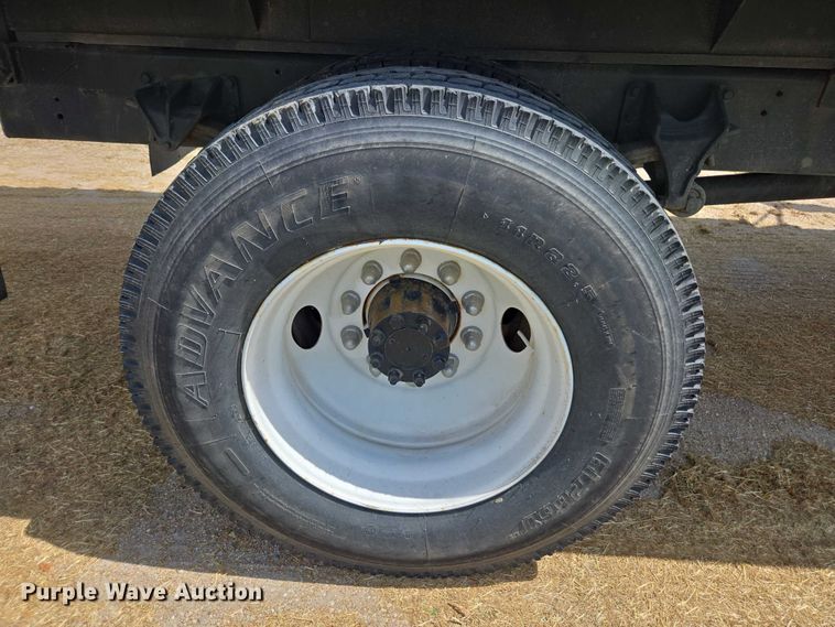 image for item DE2195 2006 International 4300 chipper truck