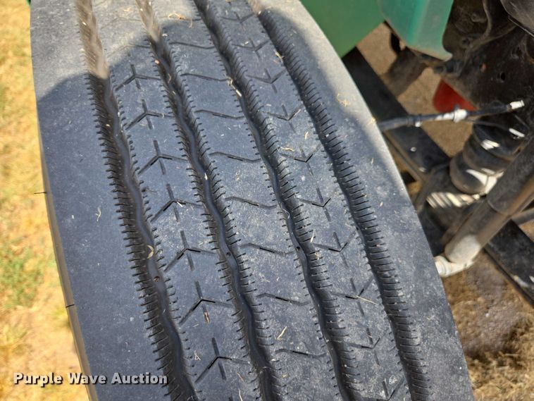 image for item DE2195 2006 International 4300 chipper truck