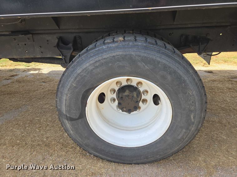 image for item DE2195 2006 International 4300 chipper truck