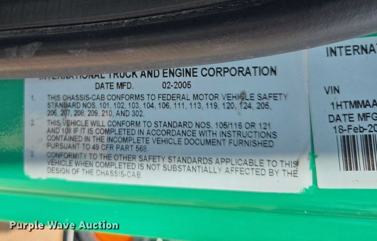 image for item DE2195 2006 International 4300 chipper truck