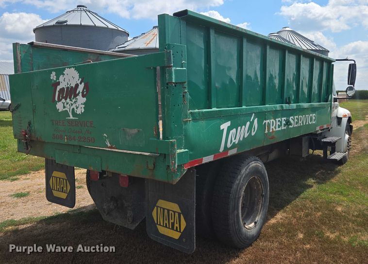 image for item DE2196 2002 International 4300 dump truck