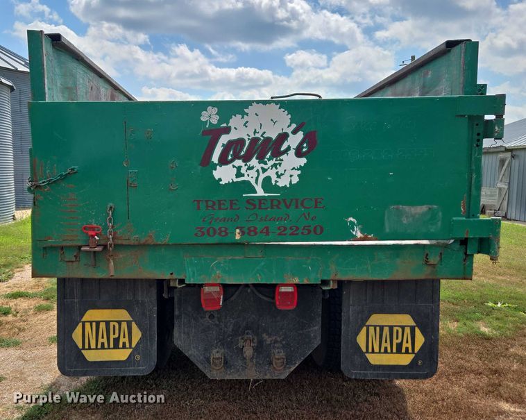 image for item DE2196 2002 International 4300 dump truck