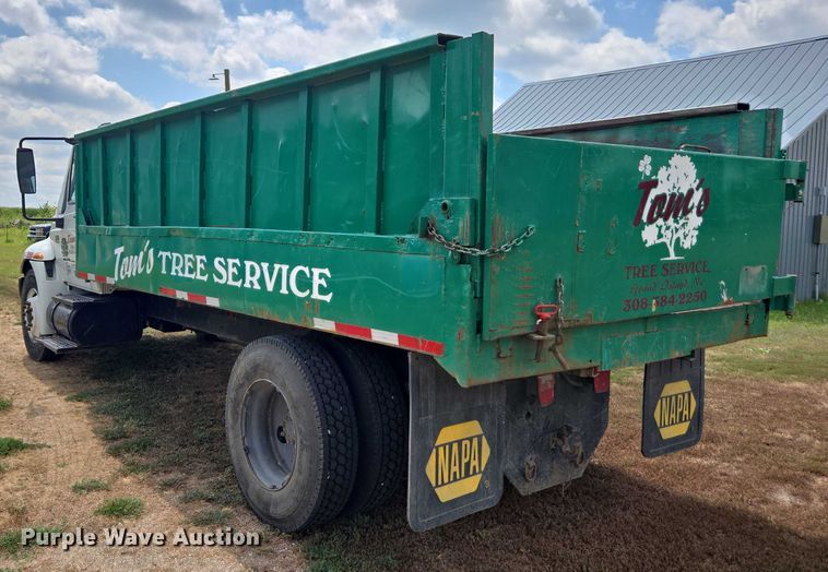 image for item DE2196 2002 International 4300 dump truck