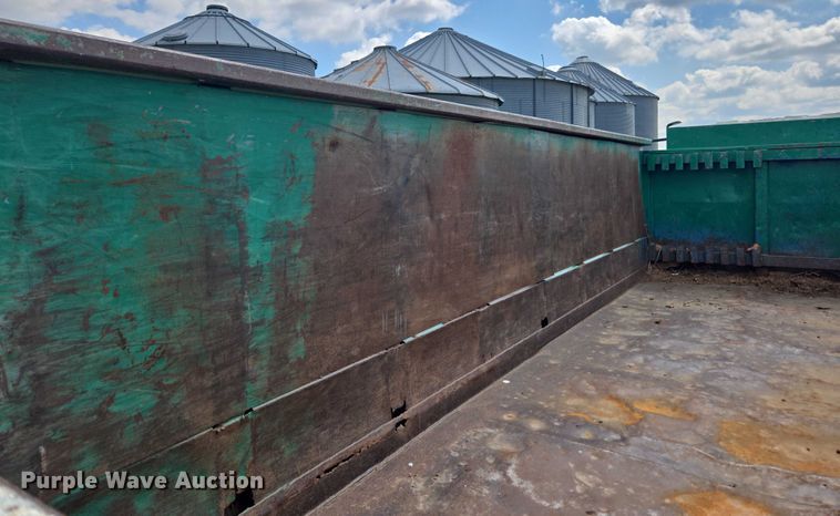 image for item DE2196 2002 International 4300 dump truck