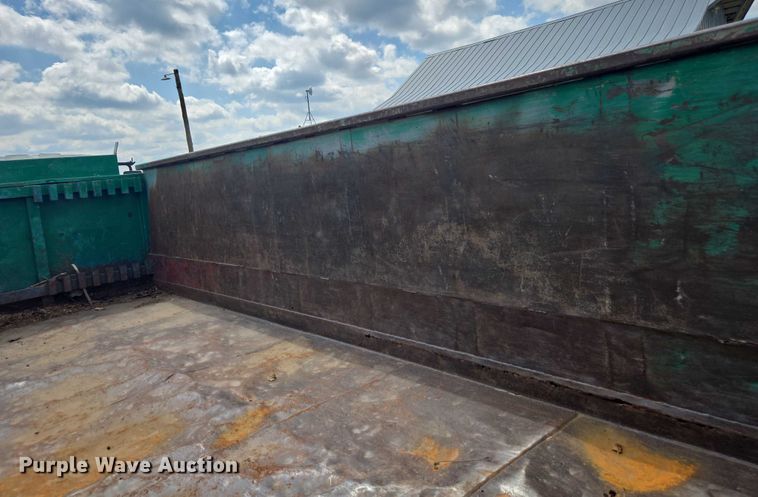 image for item DE2196 2002 International 4300 dump truck