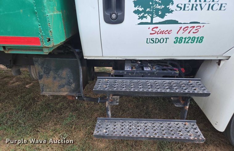 image for item DE2196 2002 International 4300 dump truck