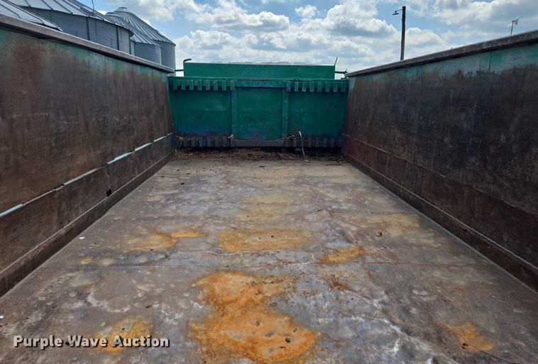 image for item DE2196 2002 International 4300 dump truck