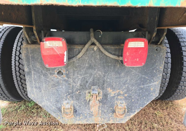 image for item DE2196 2002 International 4300 dump truck