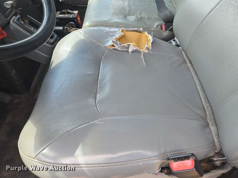 image for item DE2196 2002 International 4300 dump truck