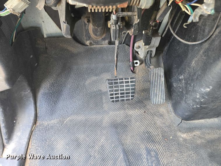 image for item DE2196 2002 International 4300 dump truck