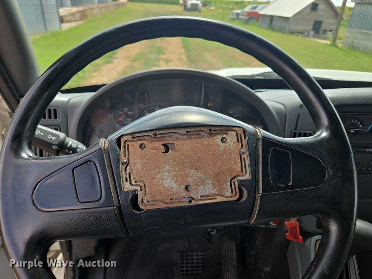 image for item DE2196 2002 International 4300 dump truck