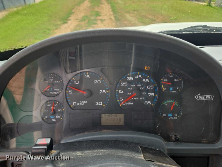 image for item DE2196 2002 International 4300 dump truck