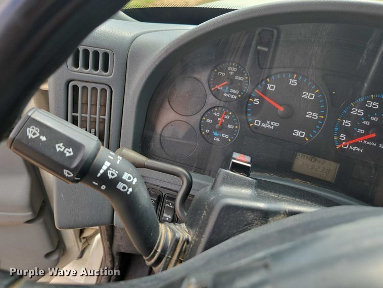 image for item DE2196 2002 International 4300 dump truck