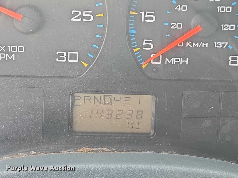 image for item DE2196 2002 International 4300 dump truck